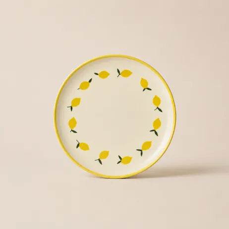 Petite assiette à dessert motif citrons jaunes sur fond blanc, parfaite pour une table estivale colorée et lumineuse.