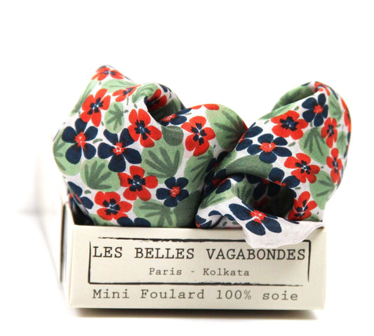 Foulard en soie 50 x 50 cm - Mini Capucine Marine - Les belles vagabondes - bobibeloFoulard en soie 50 x 50 cm - Mini Capucine Marine - Les belles vagabondes – SA vintage – bobibelo