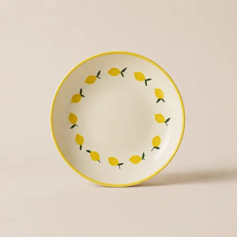 Assiette creuse décorative motif citrons jaunes, idéale pour soupe, pâtes ou salade, esprit méditerranéen lumineux.