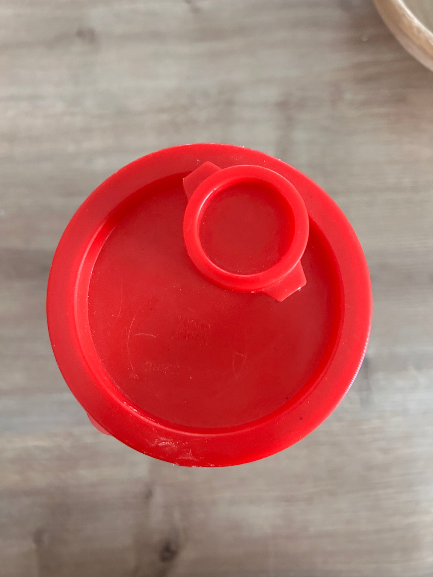 Verre doseur vintage Henkel années 70 – Motif pommes