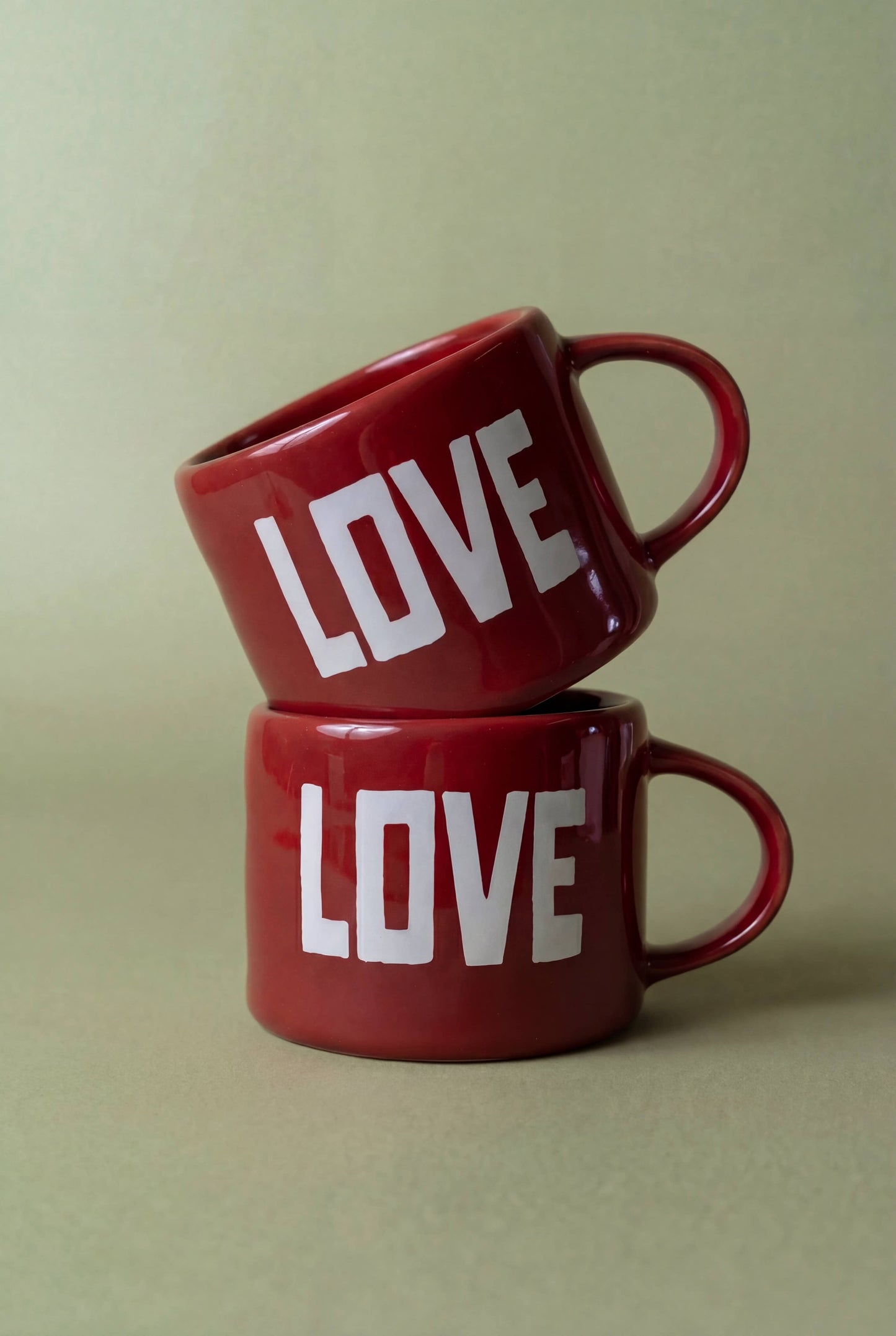 Tasse rouge “Love” Sisi – Tasse graphique et colorée