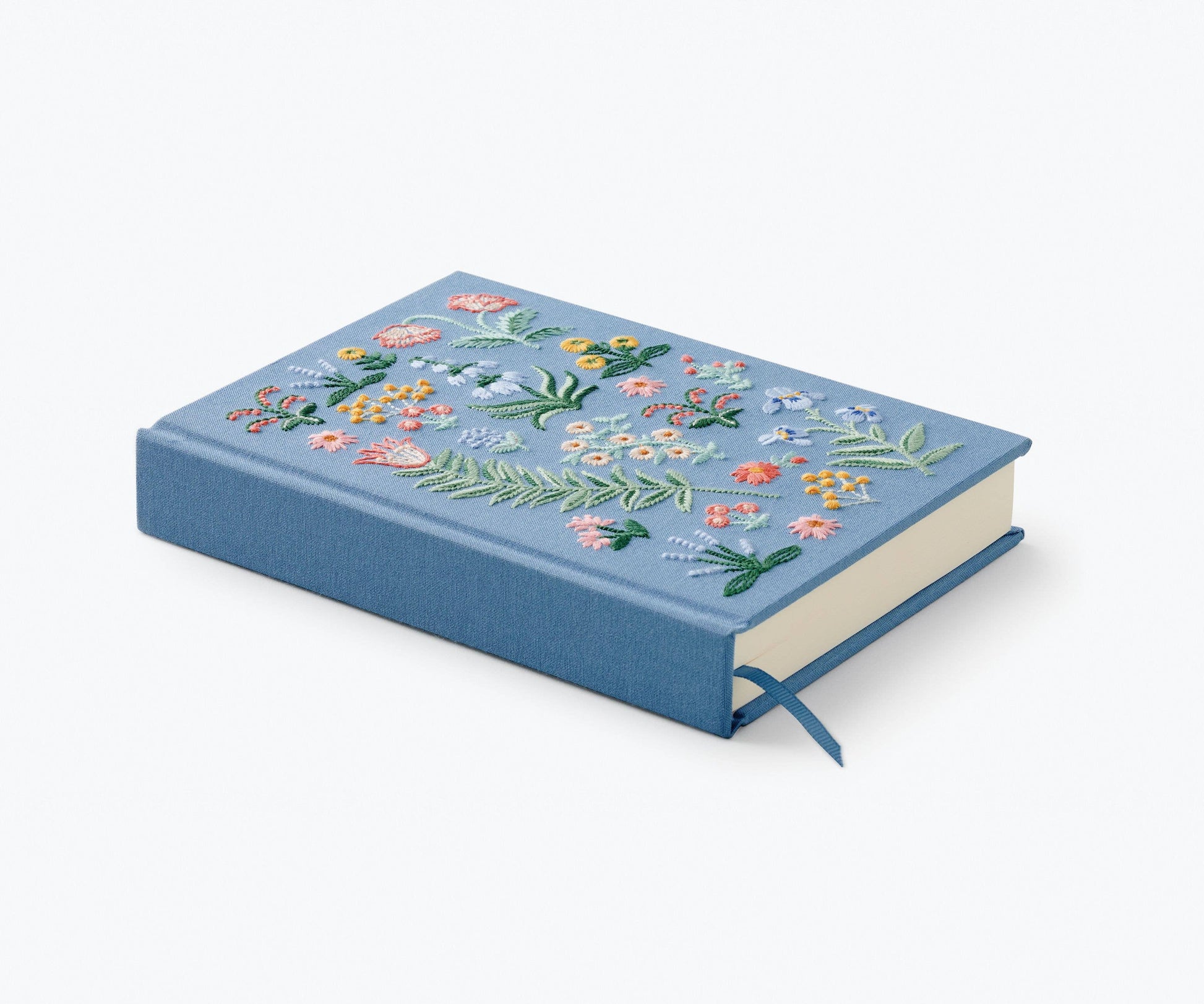 Carnet floral brodé Rifle Paper Co avec couverture rigide bleue