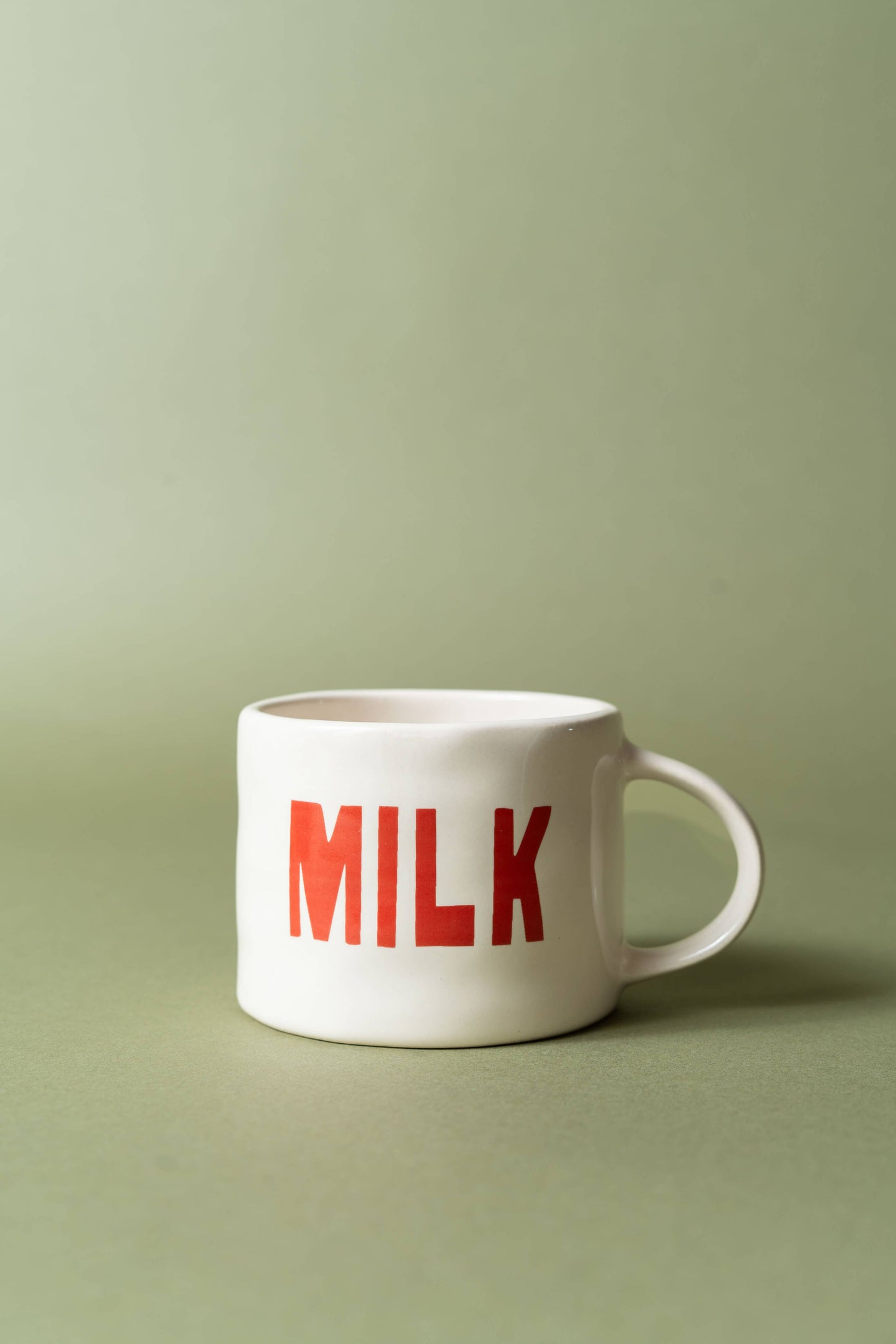 Mug “MILK” Sisi – Tasse graphique blanche 25 cl