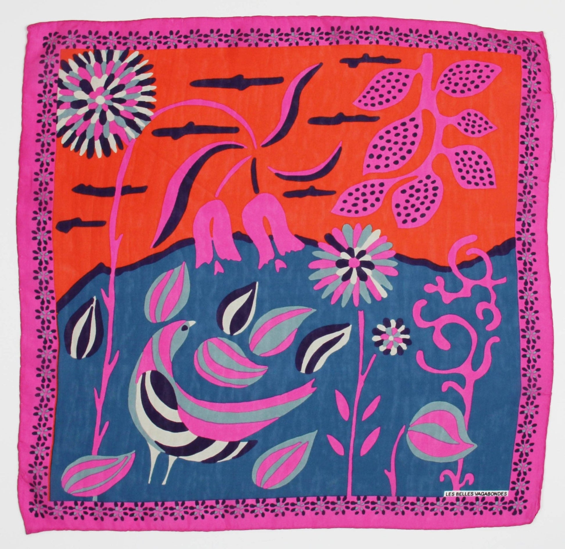 Foulard en soie 50 x 50 cm -Mini Birdy Fuchsia-Les Belles Vagabondes - bobibeloFoulard en soie 50 x 50 cm -Mini Birdy Fuchsia-Les Belles Vagabondes – SA vintage – bobibelo