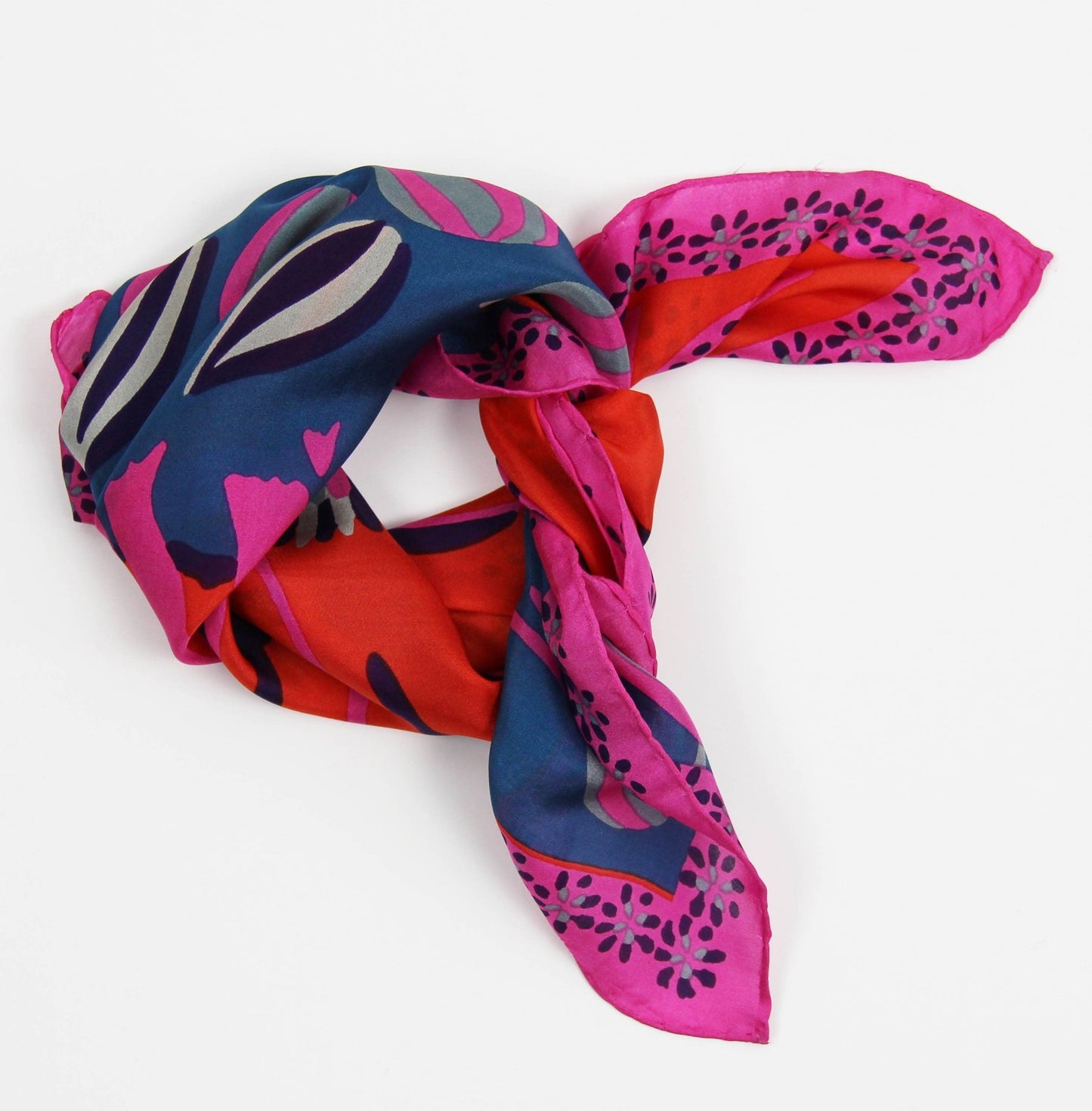 Foulard en soie 50 x 50 cm -Mini Birdy Fuchsia-Les Belles Vagabondes - bobibeloFoulard en soie 50 x 50 cm -Mini Birdy Fuchsia-Les Belles Vagabondes – SA vintage – bobibelo