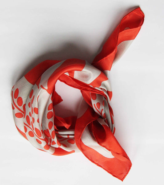 Foulard en soie 50 x 50 cm -Mini Peace and Love Orange -Les Belles Vagabondes - bobibeloFoulard en soie 50 x 50 cm -Mini Peace and Love Orange -Les Belles Vagabondes – SA vintage – bobibelo