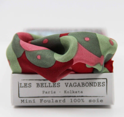 Foulard en soie 50 x 50 cm -Mini Sakura Rouge-Les Belles Vagabondes - bobibeloFoulard en soie 50 x 50 cm -Mini Sakura Rouge-Les Belles Vagabondes – SA vintage – bobibelo