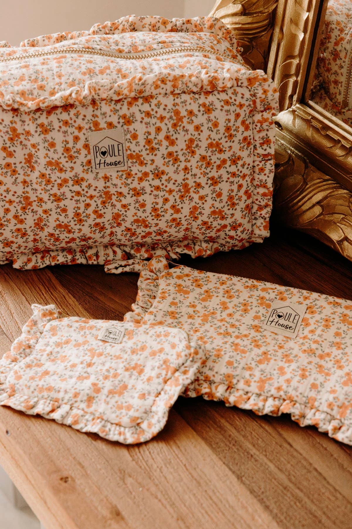 Marylou – Grande trousse de toilette à froufrou Liberty – Poule House - bobibeloMarylou – Grande trousse de toilette à froufrou Liberty – Poule House – SA vintage – bobibelo