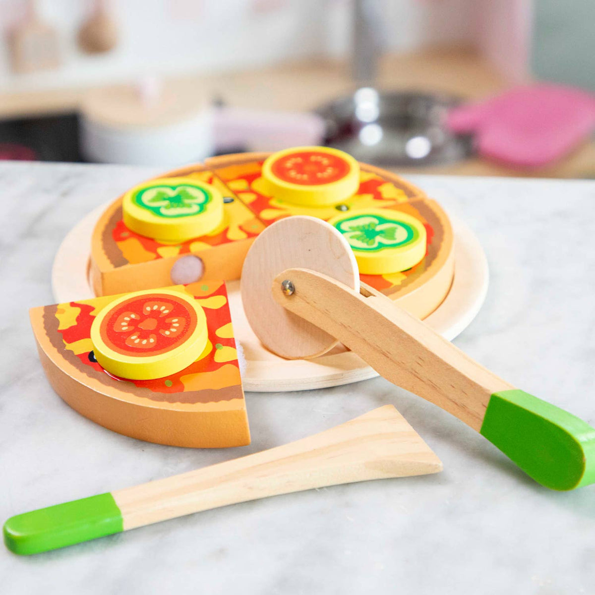 Set de pizza en bois avec accessoires – Woet - BobibeloSet de pizza en bois avec accessoires – Woet – Petit vintage – Bobibelo