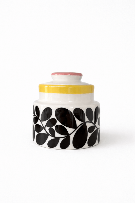 Sucrier Orla Kiely sycomore – Pot à sucre en céramique design rétro avec couvercle - bobibeloSucrier Orla Kiely sycomore – Pot à sucre en céramique design rétro avec couvercle – Vaisselle vintage – bobibelo