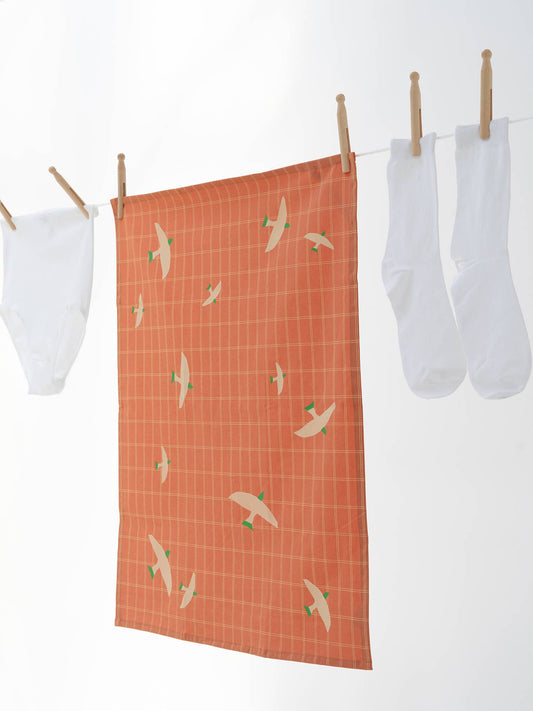 Torchon TERRA en coton bio avec motif oiseaux - bobibeloTorchon TERRA en coton bio avec motif oiseaux – Text vintage – bobibelo