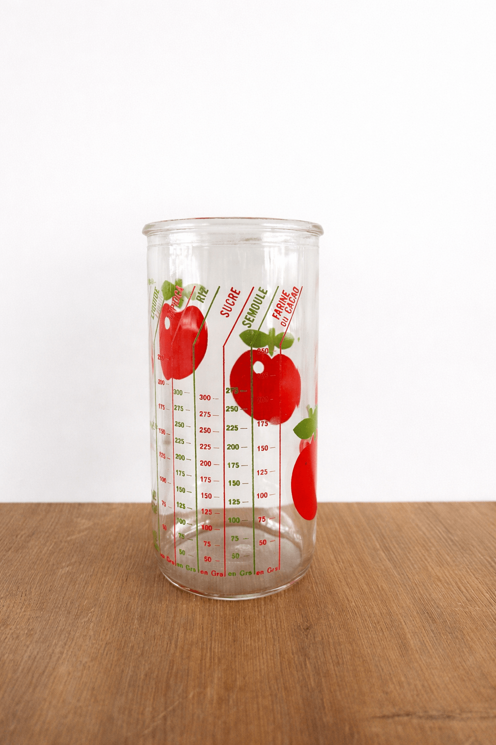 Verre doseur vintage Henkel années 70 – Motif pommes - bobibeloVerre doseur vintage Henkel années 70 – Motif pommes – broc vintage – bobibelo