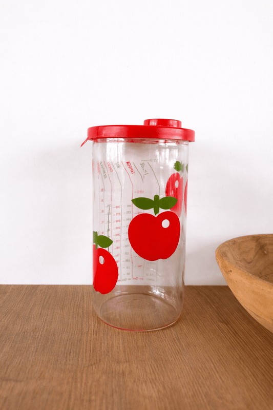 Verre doseur vintage Henkel années 70 – Motif pommes - bobibeloVerre doseur vintage Henkel années 70 – Motif pommes – broc vintage – bobibelo